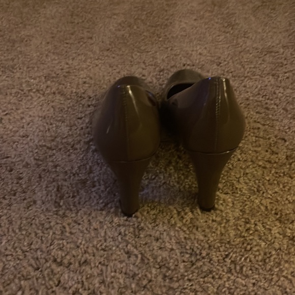 Like new Brown patent leather Isola pumps size 8 - Picture 4 of 4